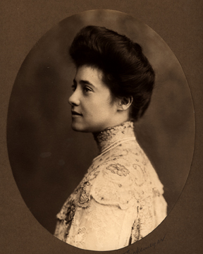 Mary Harriman founds The Junior League